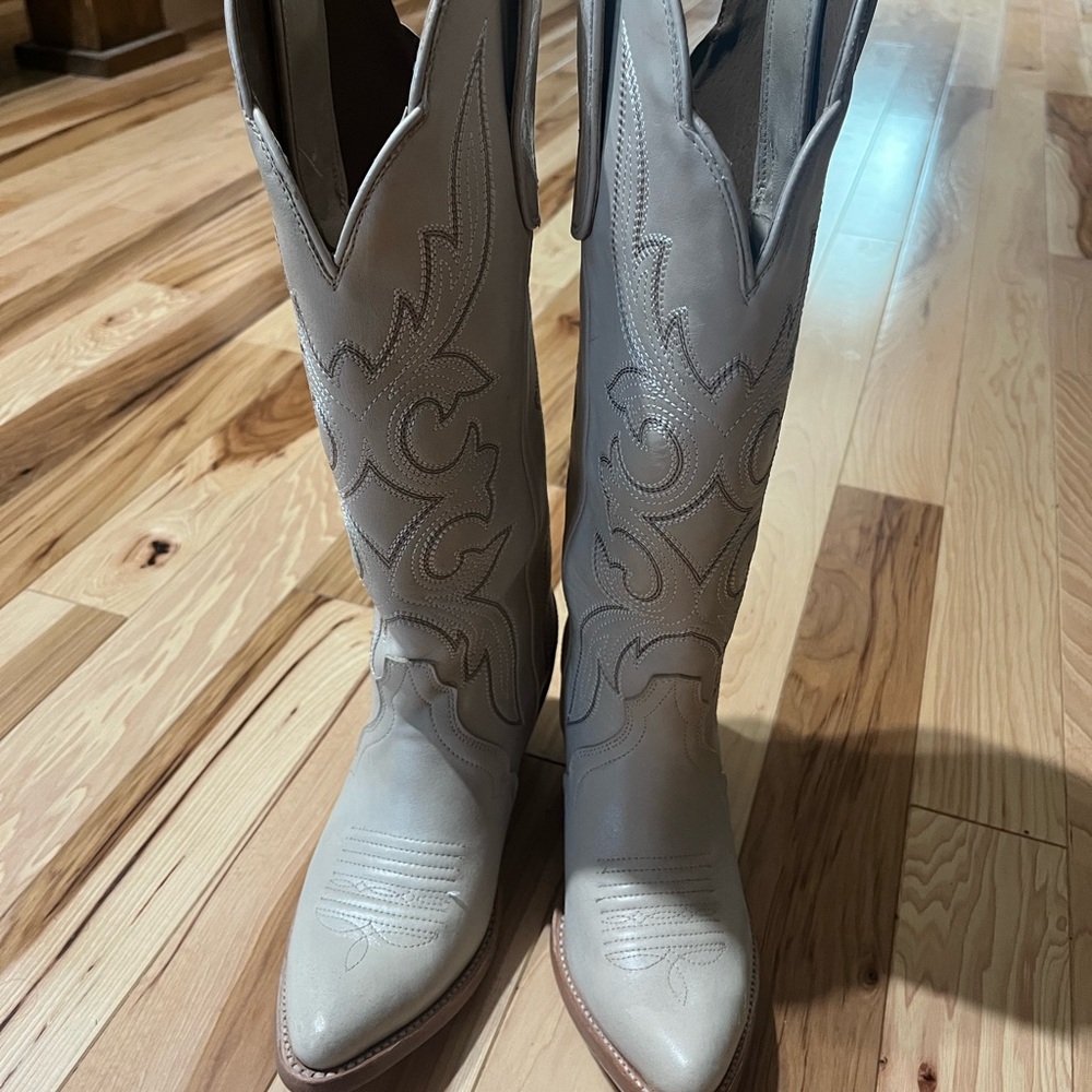 Arait Cream Western Boots Sz 6